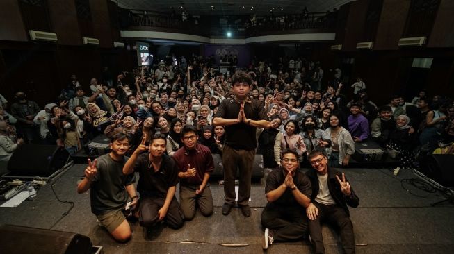 Penampilan Juicy Luicy di Konser Intimate Kembali Keramaian di De Majestic Bandung pada 26 Oktober 2022.  [dokumentasi pribadi]