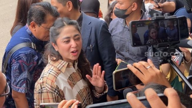 Gregetan, Dewi Perssik Akhirnya Polisikan Fans Lesti Kejora: Demi Marwah Keluarga di Desa