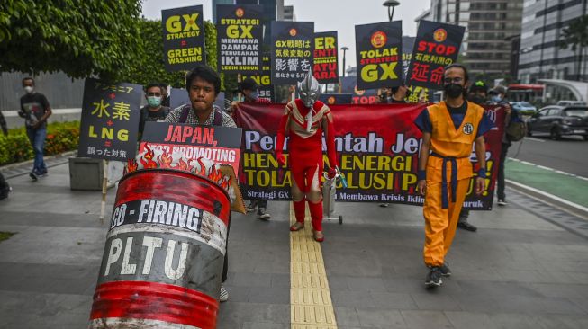 Ajak Ultraman Walhi Demo Di Depan Kedubes Jepang