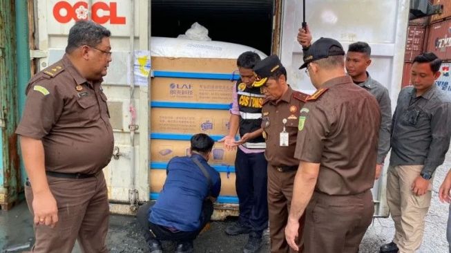 14 Kontainer CPO Ilegal Ditemukan di Pelabuhan Dwikora Pontianak