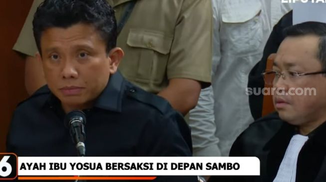 Ferdy Sambo saat meminta maaf kepada orang tua Brigadir J di sidang. (tangkapan layar/M Yasir)