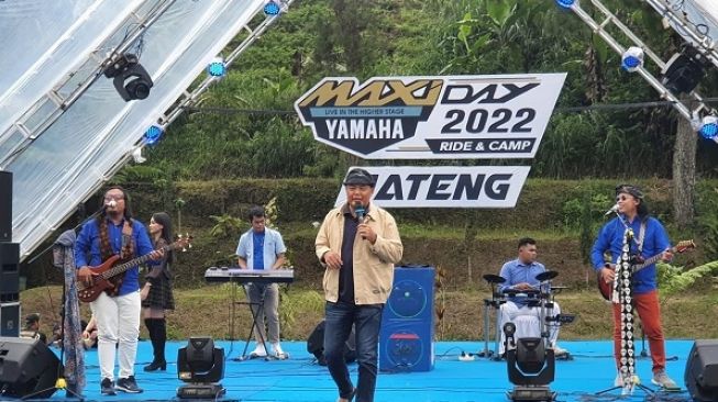 Bupati Kabupaten Karanganyar, Drs.H. Juliyatmono M.M yang pengguna Maxi Yamaha hadir dalam keseruan aktivitas ini [Yamaha DDS 3].