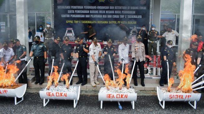 Bea Cukai Musnahkan Barang Ilegal Hasil Penindakan di Jabar dan Jateng