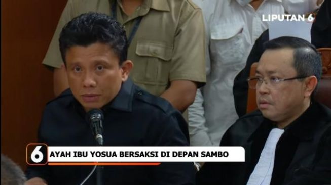 Ferdy Sambo saat mengikuti persidangan di PN Jaksel dengan saksi orang tua Brigadir J. [Tangkapan layar]