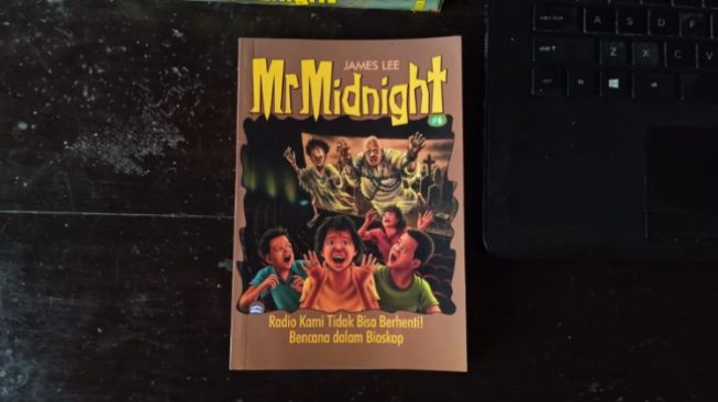 Ulasan Buku Midnight Vol. 6: Teror Misterius dari Radio Horor