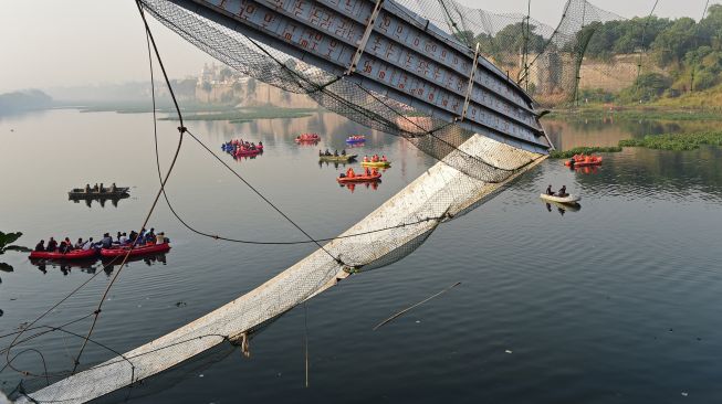 Sebelum Jembatan Gujarat India Ambruk,  Otoritas Setempat Sebut Jembatan Itu Aman Digunakan