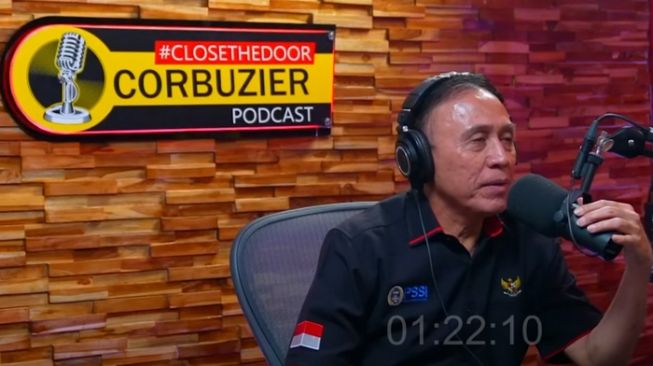 Ketua umum PSSI Mochamad Iriawan alias Iwan Bule di kanal Youtube Deddy Corbuzier