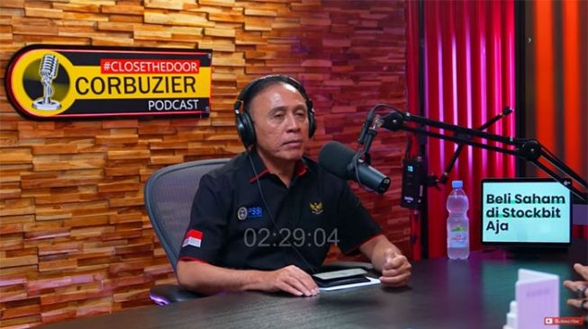 Ketua Umum PSSI Mochamad Iriawan atau yang akrab dipanggil Iwan Bule di Podcast Deddy Corbuzier. [YouTube Deddy Corbuzier]