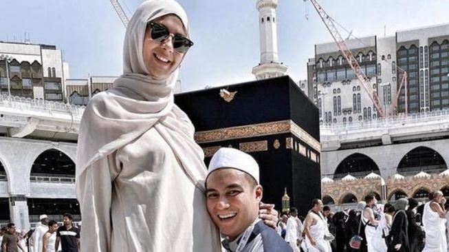 7 Artis Umrah saat Hamil, Sempat Keguguran Paula Verhoeven Sempat Dilarang Terbang