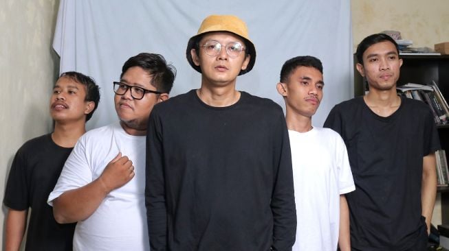 Keren! Sajak Bersuara, Album Debut Band Indie Kota Solo Sepenggal Sajak Resmi Dirilis