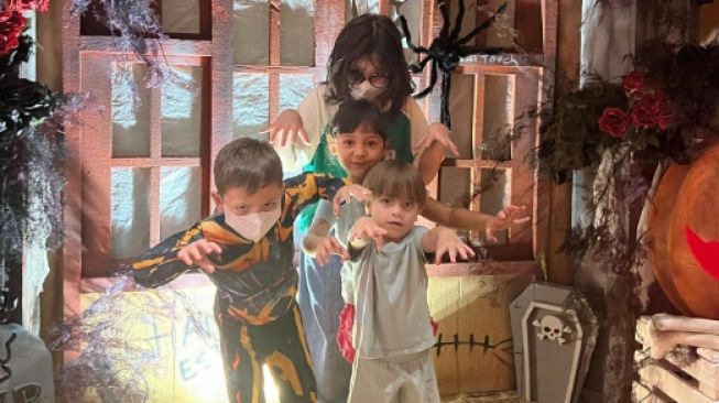 Potret Anak Artis saat Pakai Kostum Halloween (Instagram/celine_evangelista)