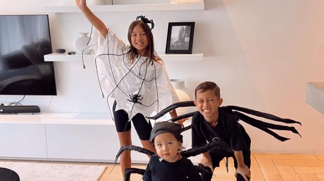 Potret Anak Artis saat Pakai Kostum Halloween (Instagram/jenniferbachdim)