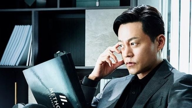 Potret Lee Seo Jin di Behind Every Star (Instagram/@tvn_drama)