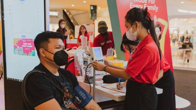 Pengunjung melakukan Free medical check up, Jakarta, Rabu (2/11). [dok Prudential ]