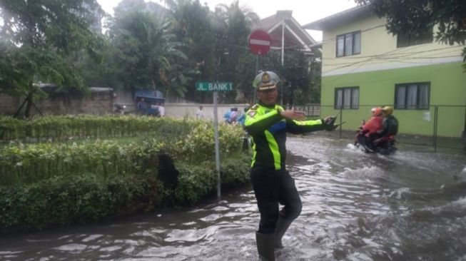 Diguyur Hujan Deras, 12 RT di Pela Mampang Terendam Banjir