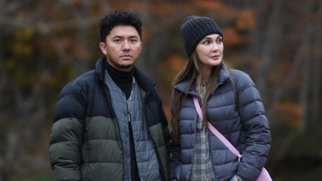 Potret Keluarga Ananda Omesh Liburan di Jepang (Instagram/@omeshomesh)