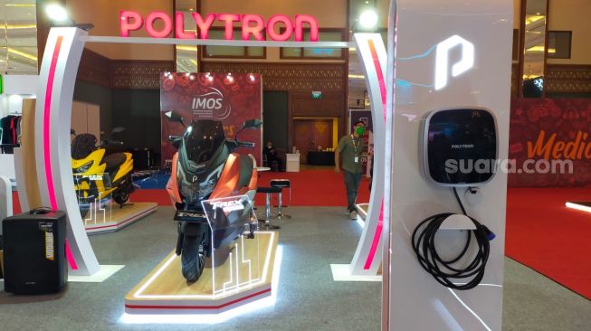 Booth Polytron di IMOS 2022 yang menyuguhkan sederet motor listrik [Suara/com/CNR ukirsari].