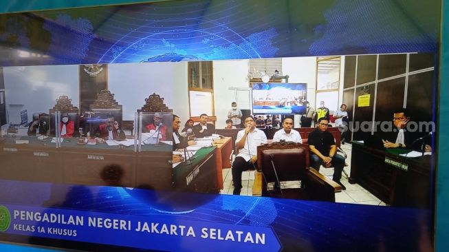 Eks Kasat Reskrim Polres Metro Jakarta Selatan AKBP Ridwan Soplanit saat bersaksi dalam sidang obstruction of justice kasus Brigadir J di PN Jakarta Selatan. (Suara.com/Arga)