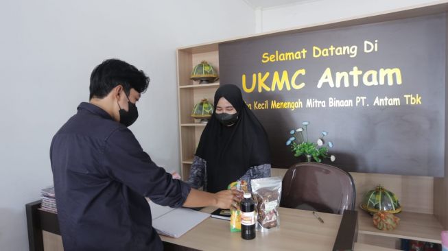 Antam Salurkan Lebih dari Rp1,9 Miliar Melalui Program PUMK untuk Bantu Pelaku Usaha di Kabupaten Kolaka