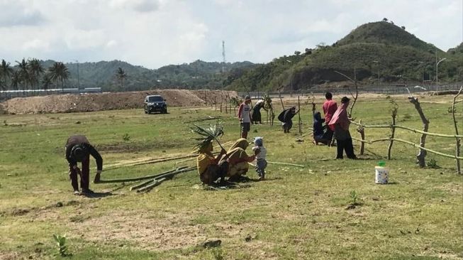 Warga Kembali Pagari Lahan KEK Mandalika Jelang WSBK Karena Merasa Diberi Harapan Palsu