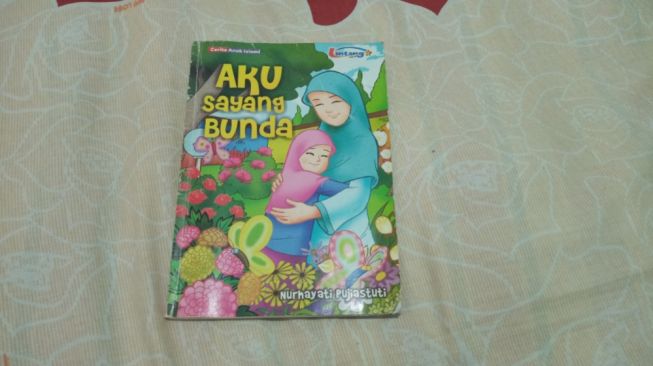 Menetralisir Citra Buruk Ibu Tiri: Ulasan Novel Aku Sayang Bunda