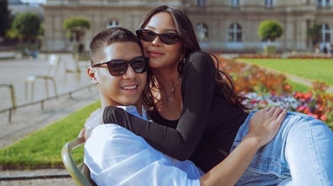 Artis Ajak Pacar Liburan ke Luar Negeri (instagram/@alyssadaguise)