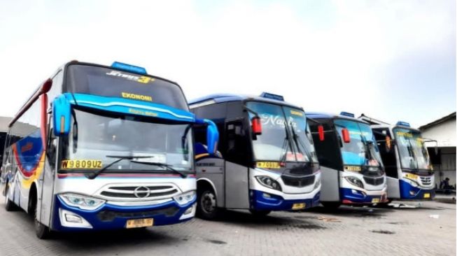 Liburan Berujung Petaka, Bus Pariwisata Rem Blong di Gunungkidul, Lapak Pedagang Hancur