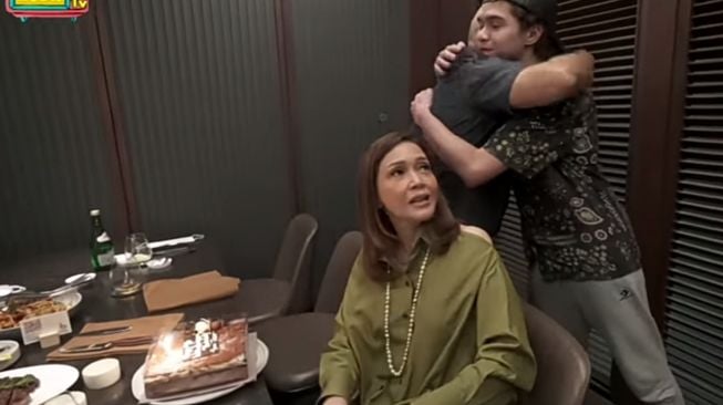 Momen Anniversary Maia Estianty dan Irwan Mussry (YouTube/Maia Al El Dul TV)