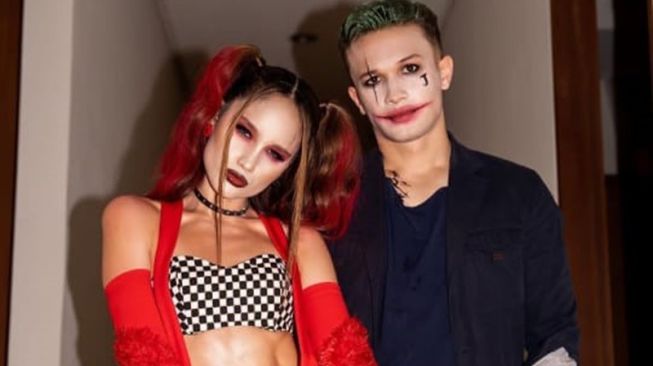 Cinta Laura Pamer Kemesraan Bareng Cowok Tampan, Calon Suami?