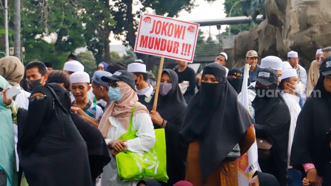 Massa GNPR Tuntut Presiden Mundur, Berikut Analisa Refly Harun Soal 3 Kemungkinan Jokowi Bisa Hilang Jabatan