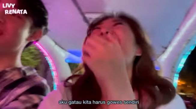 Momen Livy Renata Pertama Naik Odong-odong (YouTube/Livy Renata)