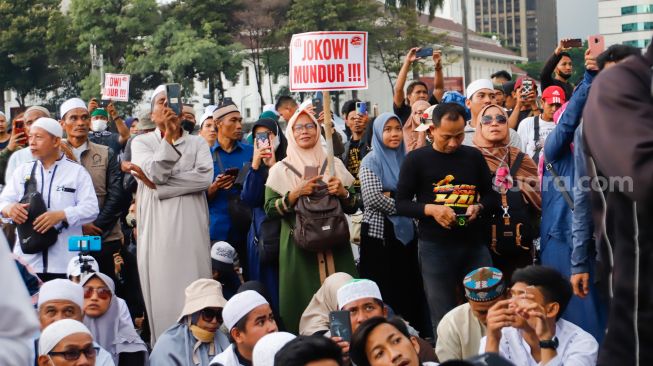 Tuntut Jokowi Mundur, Aksi Demo Massa GNPR Berujung Ricuh yang Diduga Adanya Provokator Sesama Demonstran