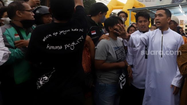 Lagi Umrah, Putra Siregar Gelontorkan Duit Rp 100 Juta Buat Aspal Kampung Halaman