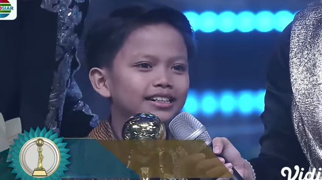 Potret Farel Prayoga Raih Piala di IDA 2022 (YouTube/Indosiar)