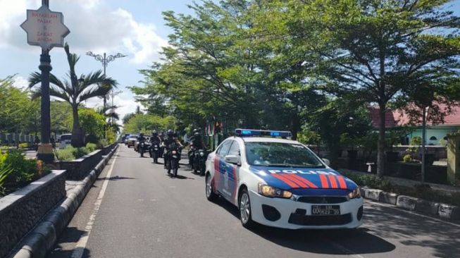 Aparat gabungan TNI-Polri saat melakukan patroli dalam rangka mendukung keamanan WSBK di Sirkuit Mandalika 2022 [ANTARA/Humas Kodim 1620 Lombok Tengah]. 