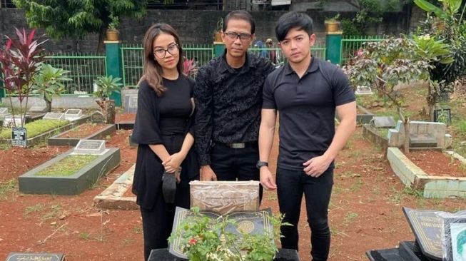 Hadir di Acara Tahlilan Setahun Vanessa Angel, Nicky Tirta Kenang Kebaikan Almarhumah