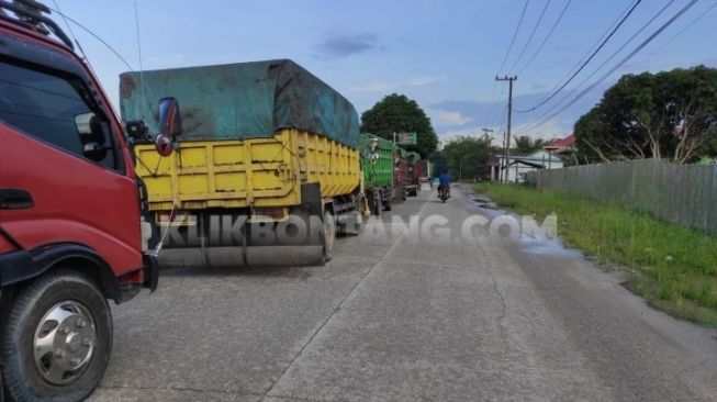 Diduga Ilegal, Warga Muara Badak Keluhkan Aktivitas Truk Batu Bara