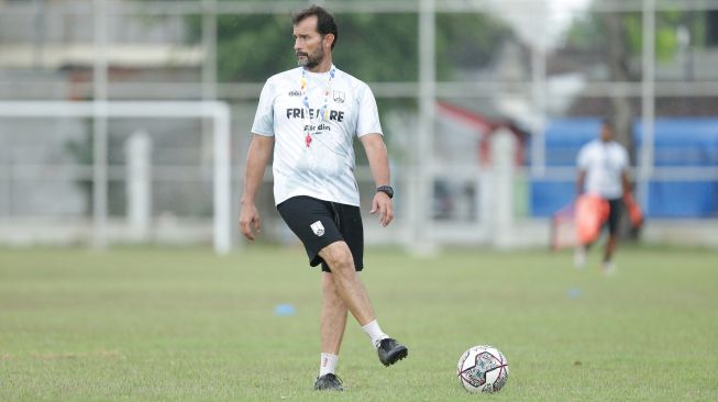 Resmi! Eks JDT Leonardo Medina Jadi Pelatih Baru Persis Solo