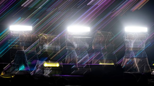 Girl Band asal Korea Selatan, Secret Number tampil dalam Joyland Festival 2022 di Lapangan Softball, kawasan Gelora Bung Karno, Senayan, Jakarta, Sabtu (5/11/2022). [ANTARA FOTO/Aprillio Akbar/wsj]