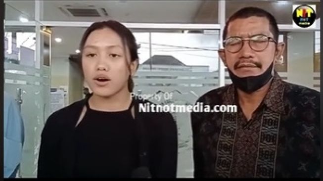 Anak sulung Nikita Mirzani, Lolly menuntut keadilan hukum terhadap ibunya yang sedang ditahan. [TikTok]