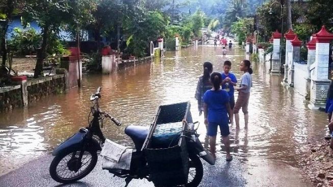 Banjir, Longsor, dan Tanah Amblas Sambangi Paranggupito