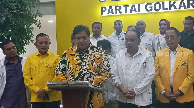 Malam-Malam 18 Kelompok Relawan Jokowi Sambangi Kantor Golkar, Suarakan Hasil Musra soal Capres-Cawapres