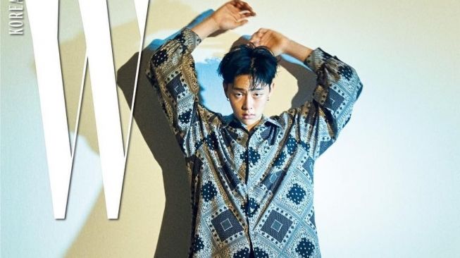 Potret Idol K-Pop Pakai Batik(Instagram/@