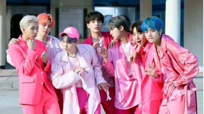 MV 'Boy With Luv' milik BTS (Soompi)