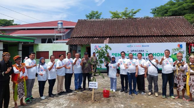 Pupuk Kaltim Komitmen Lindungi Sumber Mata Air di Festival Medhayoh