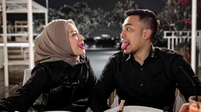 7 Potret Nathalie Holscher dan Fariz Utama Dinner Romantis, Didoakan Segera Menikah