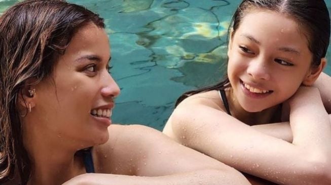 Potret Kompak Sabrina Chairunnisa dan Nada Tarina Putri. (Instagram/sabrinachairunnisa_)