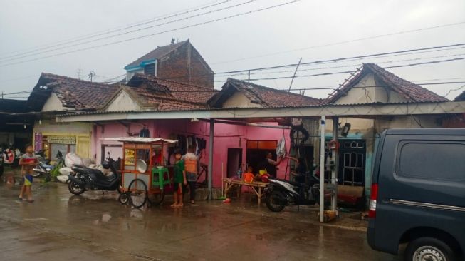 Angin Kencang Terjang Mojokerto, Atap Rumah Warga dan Ponpes Rusak