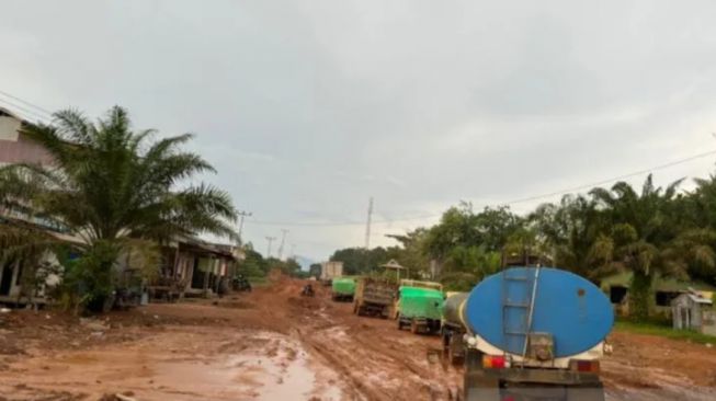 Tinjau Jalan Penghubung ke Kayong Utara-Ketapang yang Rusak Parah, Gubernur Sutarmidji Sengaja Pilih Jalur Darat