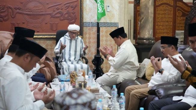 Momen Prabowo Subianto Sowan ke Kediaman Rais Aam NU Di Surabaya, Bukan Minta Restu, Tapi...